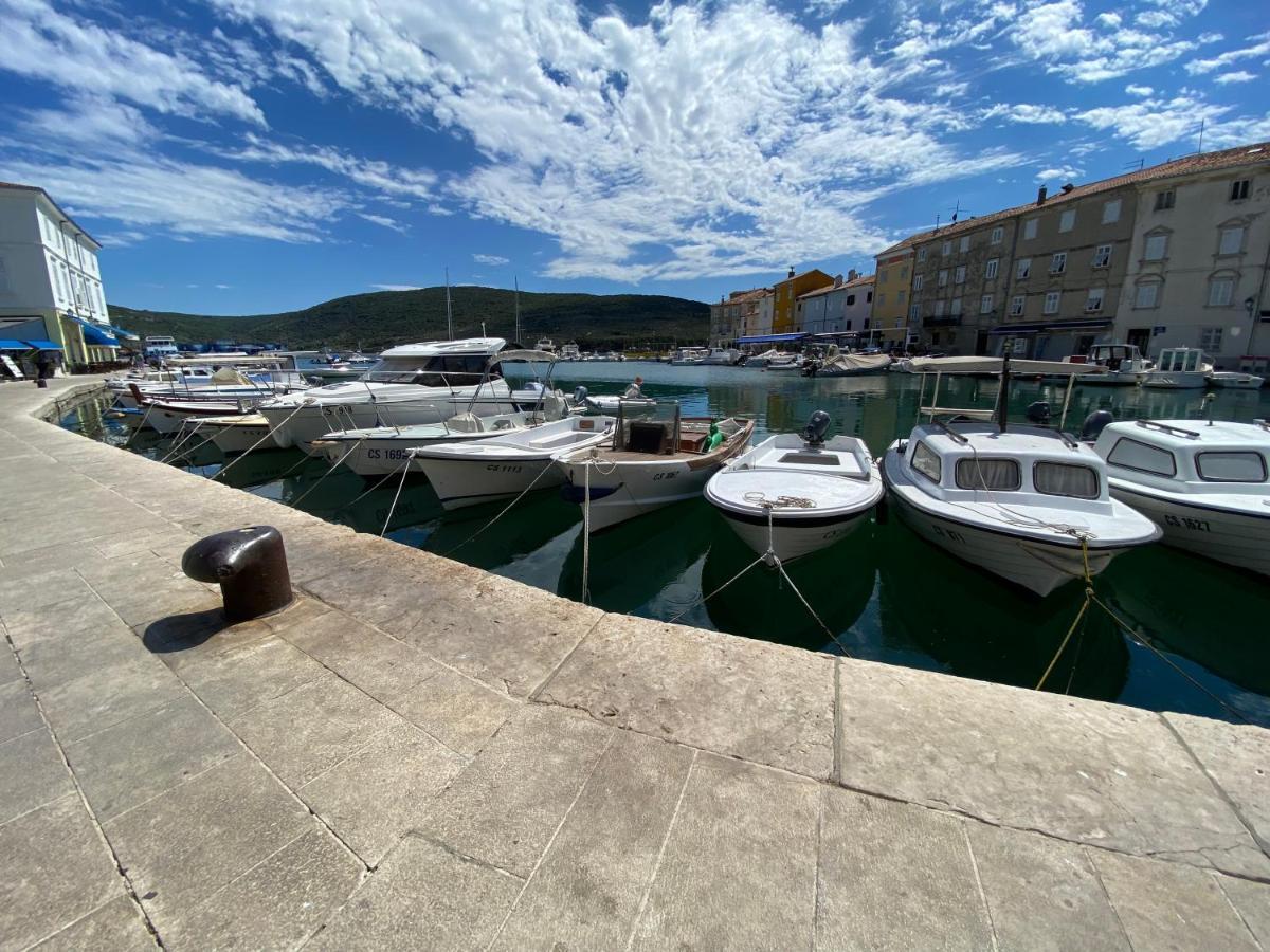 Apartment Augustini Cres Bagian luar foto