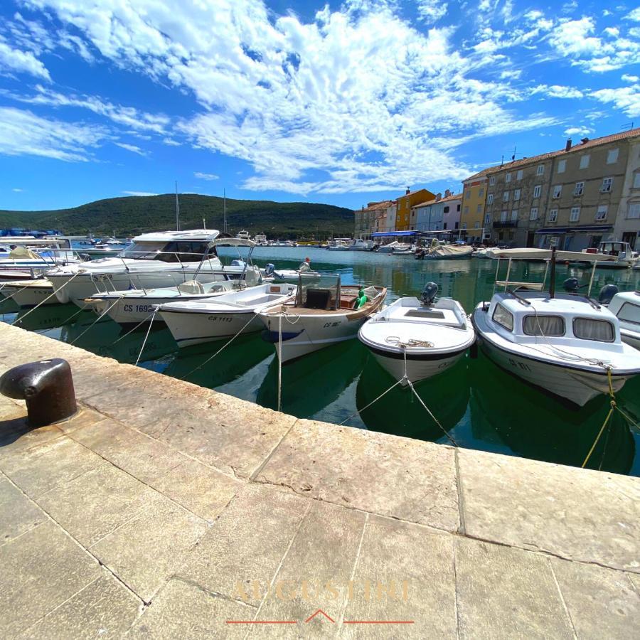 Apartment Augustini Cres Bagian luar foto