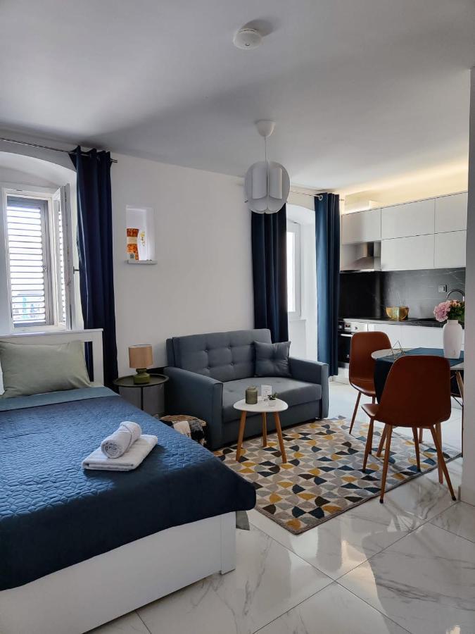 Apartment Augustini Cres Bagian luar foto