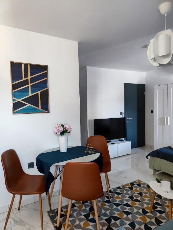 Apartment Augustini Cres Bagian luar foto